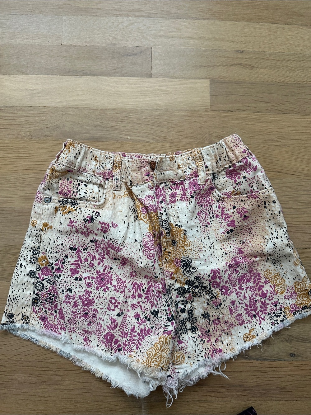 Pilcro Floral Frayed-Hem Jean Shorts in Pink, Yellow and Cream